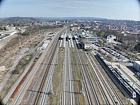 Luftbild eines Bahnhofsgeländes