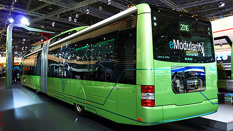 grüner Elektrobus
